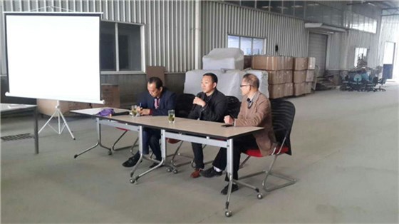 崇州江源鎮(zhèn)相關領導為成都壹品歐迪家具有限公司季度安全生產(chǎn)培訓