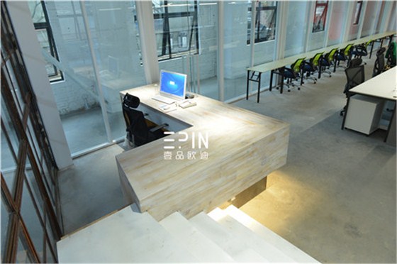 壹品歐迪楓韻系列桌屏辦公桌在筑焱建筑設(shè)計公司的實(shí)景效果