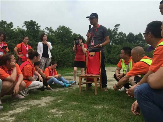 全國第二屆牛商爭霸賽四川賽區(qū)的啟動儀式。來自四川各地的優(yōu)秀牛商們齊聚一堂，為全國第二屆牛商爭霸賽四川賽區(qū)舉行了隆重的啟動儀式。