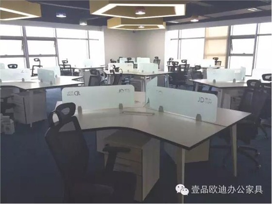【央視新聞客戶端】京東JD讓老百姓放心網(wǎng)購，壹品歐迪讓京東JD綠色辦公