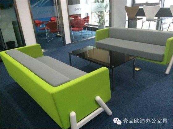 【央視新聞客戶端】京東JD讓老百姓放心網(wǎng)購，壹品歐迪讓京東JD綠色辦公