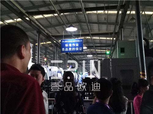 在劉總親自帶隊(duì)參觀正恒動(dòng)力生產(chǎn)車間環(huán)節(jié)，近距離走進(jìn)這樣的億元級(jí)企業(yè)，不管是先進(jìn)的生產(chǎn)設(shè)備還是完善的生產(chǎn)及管控流程都讓壹品歐迪小編無比震撼。 正恒動(dòng)力廠區(qū)及車間風(fēng)貌